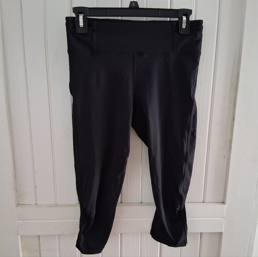 Sleek Black Leggings with Pocket